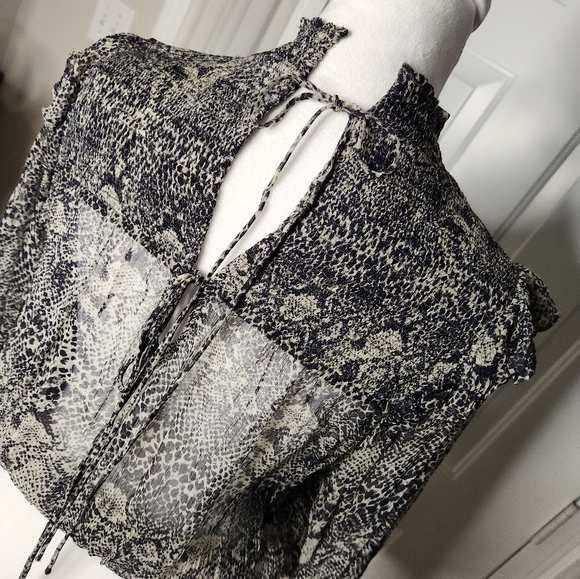 Free People Snakeskin Sheer Blouse Size XS - Picture 7 of 8